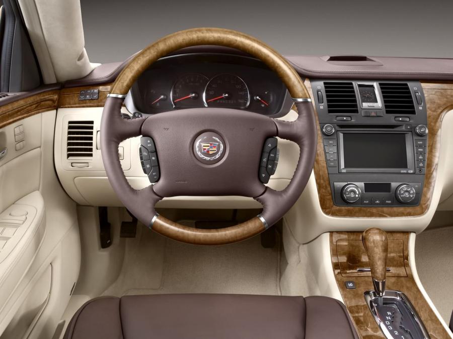  Cadillac DTS Platinum 2008 года  (фото 2 из 8)